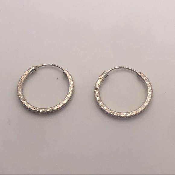 VTG Sterling Silver Diamond Cut Pattern Hoop Earrings .8” - Picture 1 of 6
